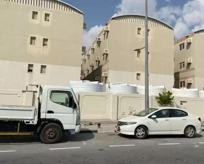 سكنية وتجارية عقار جاهز 7+ غرف  غير مفروش مخيم عمال  للإيجار في السد , الدوحة #9102 - 1  صورة 